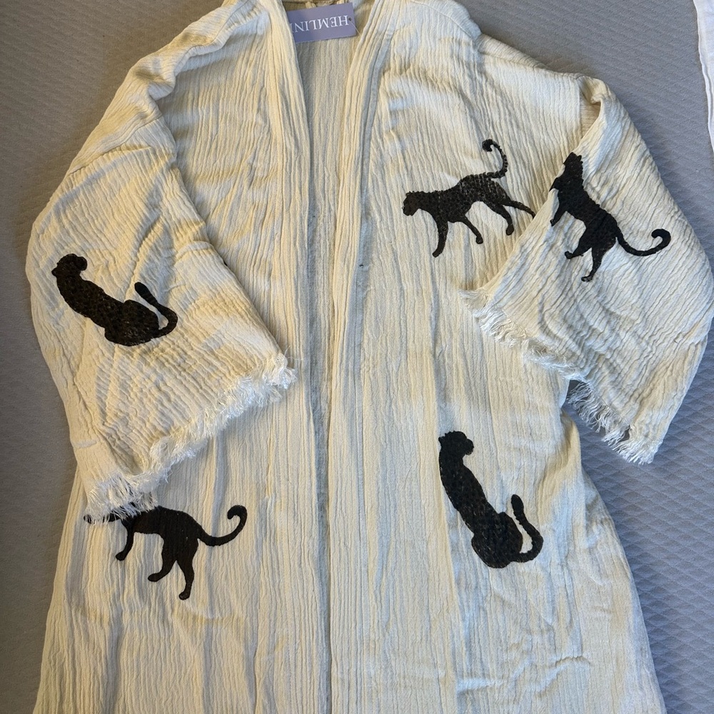 Cheetah Robe. Stunning!! - Picture 2 of 5